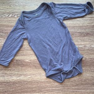 Kyte baby Long Sleeve Bodysuit in Orchid 0-3 months